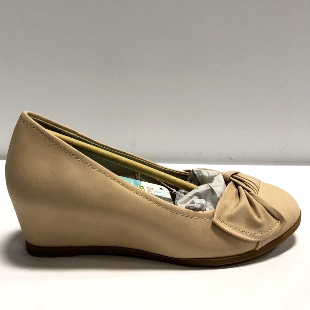BareTraps Womens Lexia Pump Wedge Pumps Natural, Size 6M